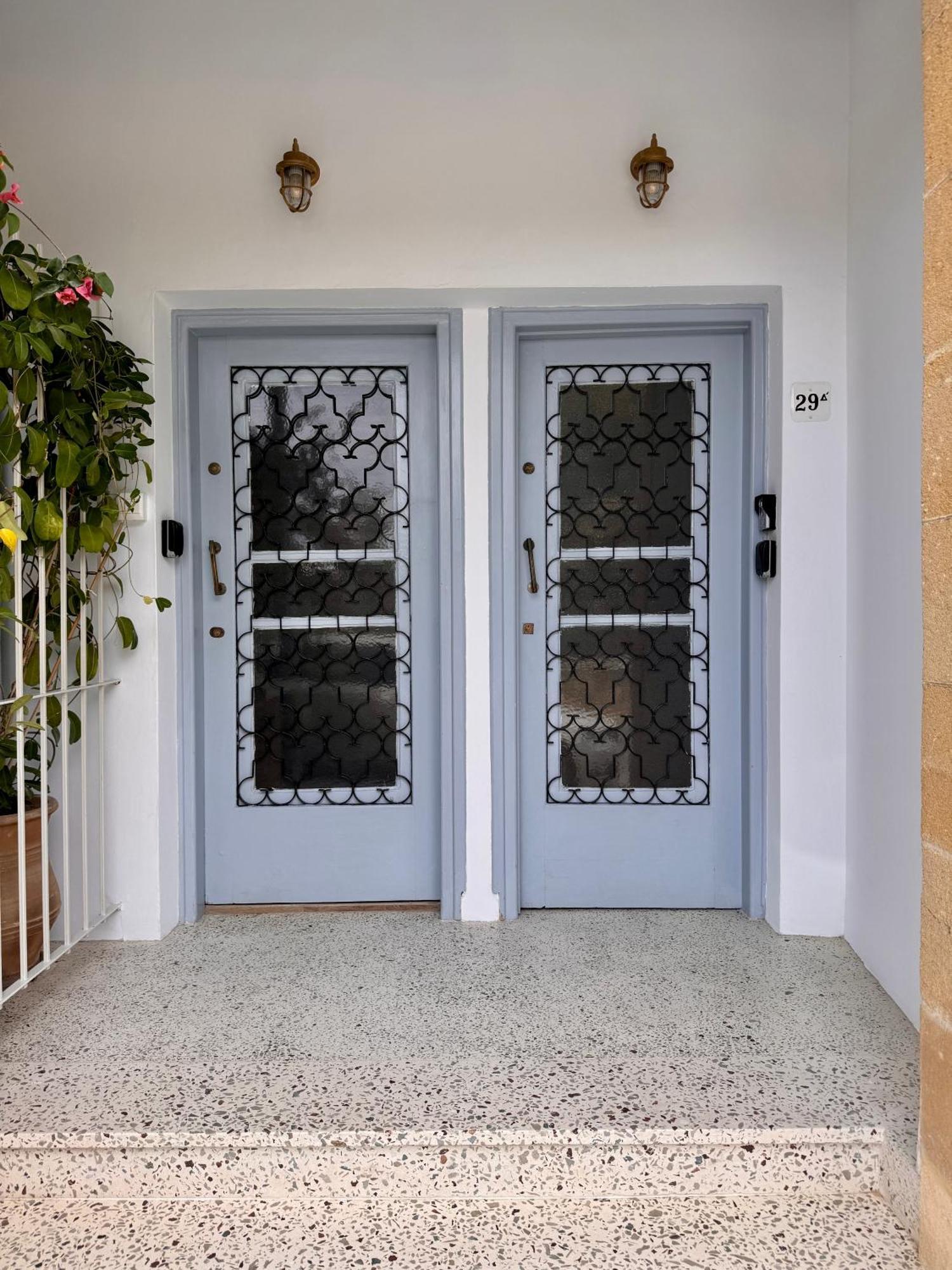 Liberty House - Central Two Bedroom Apartments Nicosia Buitenkant foto